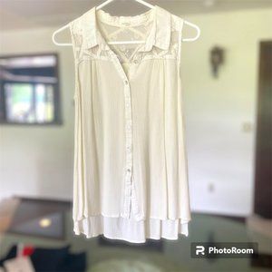 Women's Sleeveless Cream Top-Size Medium